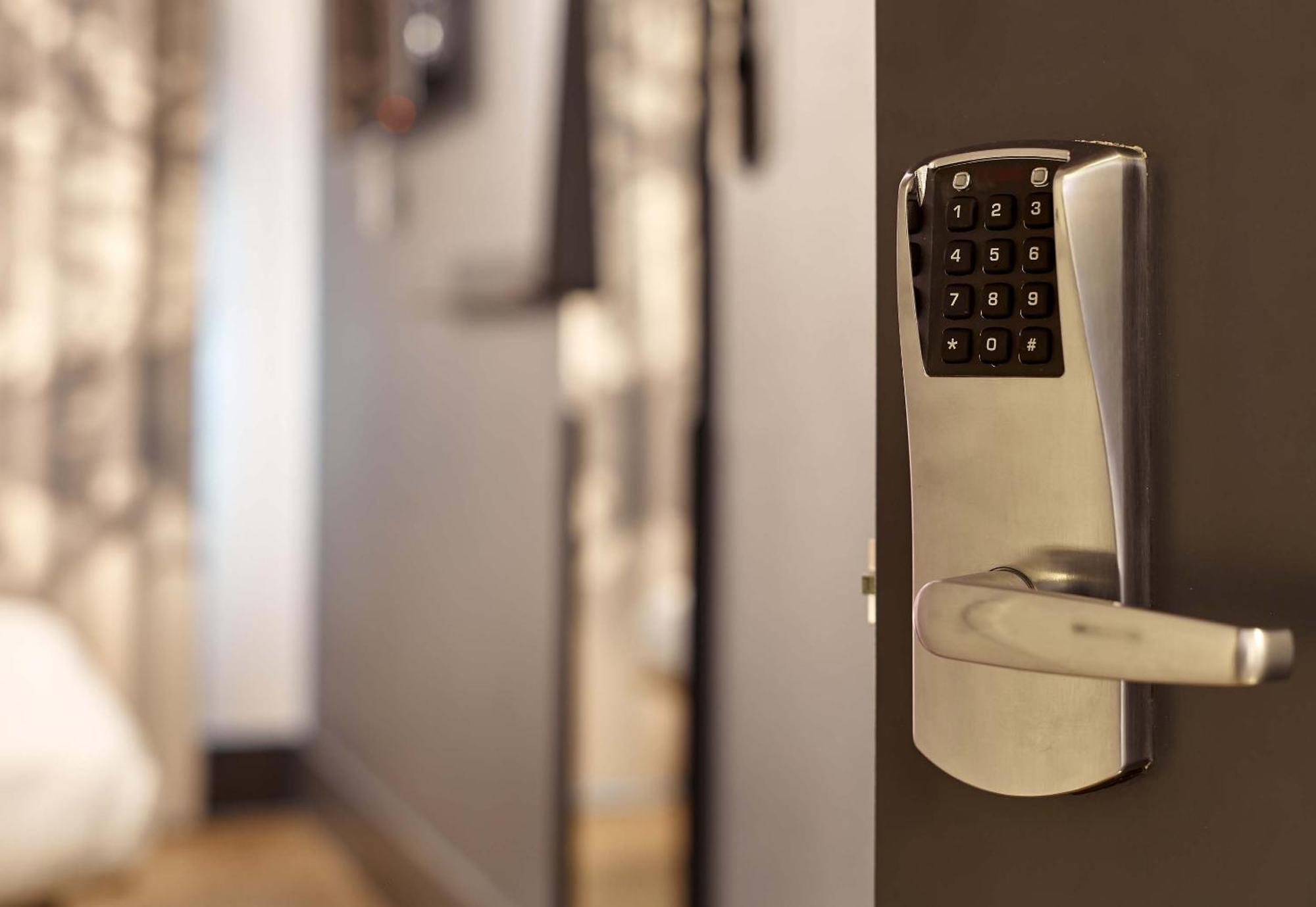 B&B Hotel Avignon Sud Parc Des Expositions Екстериор снимка